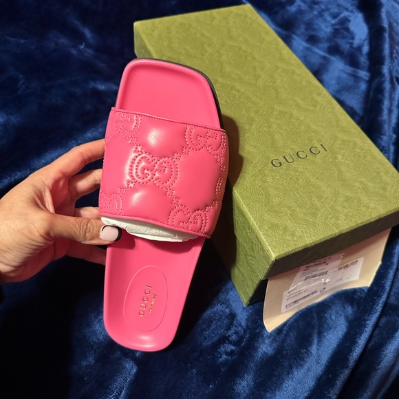 Brand new Gucci pink slides/ sandals! Size 38 US size 8 - Picture 3 of 8